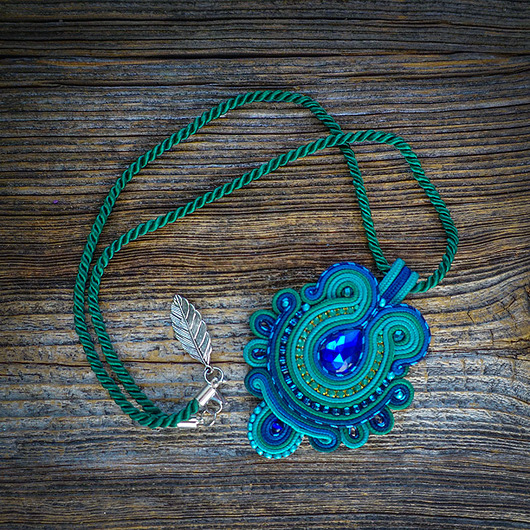 wisiory Elegancki naszyjnik soutache