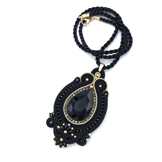 wisiory Wisiorek sutasz czarny Gaja z dużym kryształem elegancki klasyczny