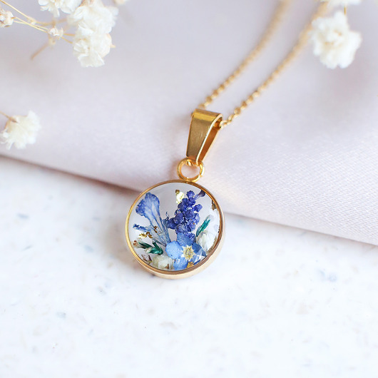 wisiory Wisiorek z kompozycją kwiatową