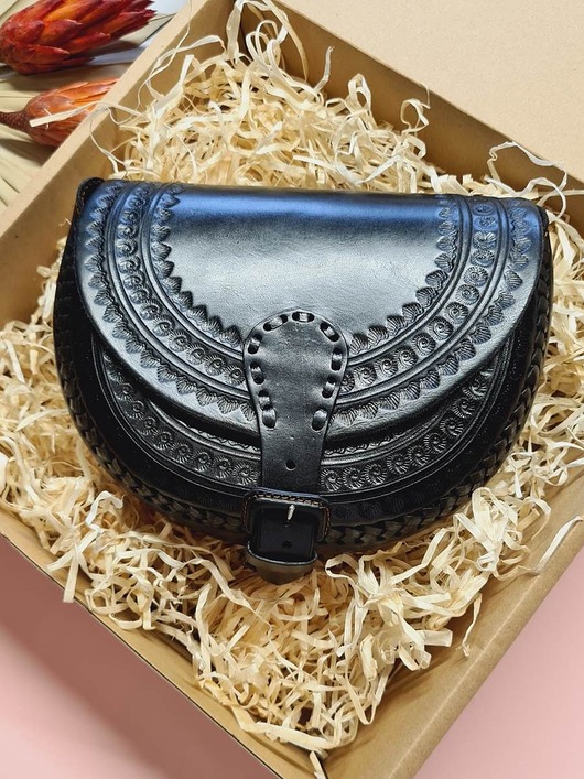 torby na ramię Torebka skórzana ręcznie robiona góralska Nicte Czarna wzory zakopane