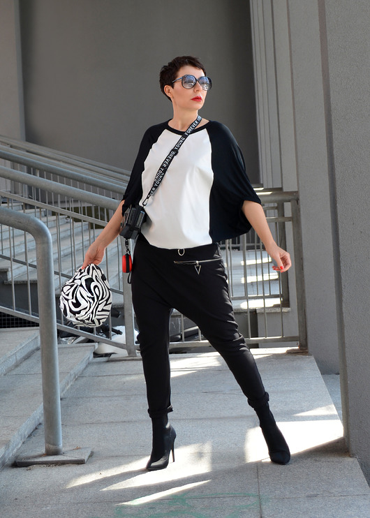 New BLUZKA  B&W momo fashion