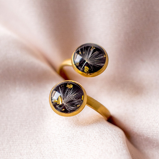 pierścionek z żywicy Pierścionek z  rzęsek dmuchawca