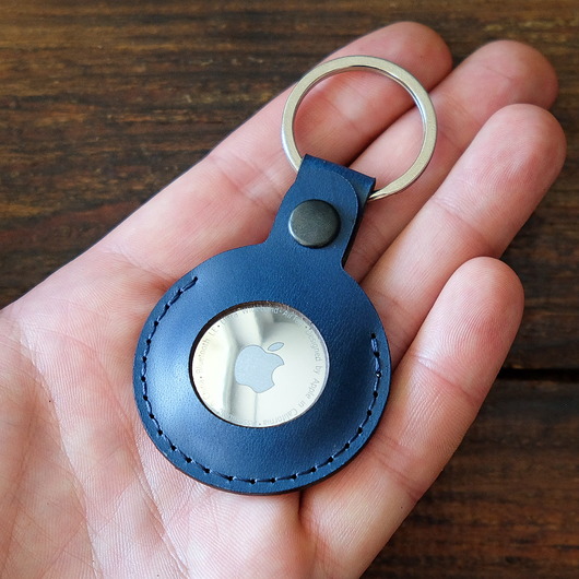 breloki Skórzany brelok na klucze  do Apple AirTag uniseks Buttero granatowy