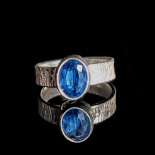 pierścionki srebrne Pierścionek srebrzysta kora z kyanitem