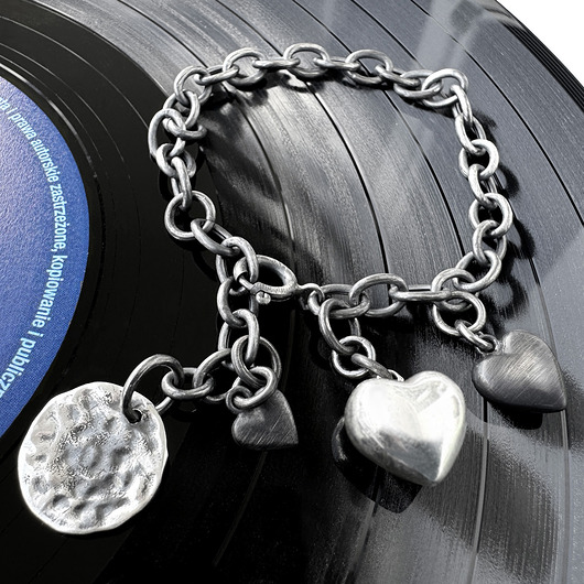 bransoletki srebrne Srebrna bransoletka Rockstar z trzema Serduszkami, black and white