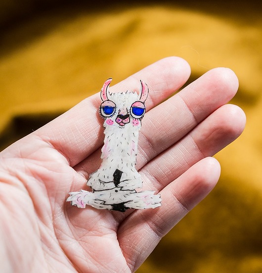 broszki Alpaka joginka Grażynka