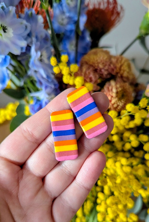 kolczyki z masy plastycznej Kolczyki sztyfty w paseczki