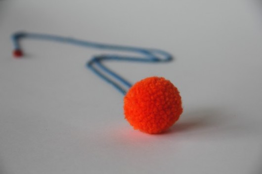 naszyjnik pompon fluorescencyjny pomarańczowy bimabejbe