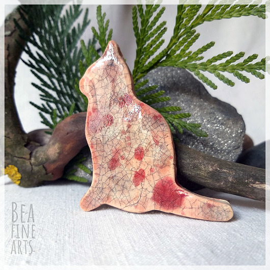magnesy Kotek w plamki - ceramiczny rustykalny magnes raku