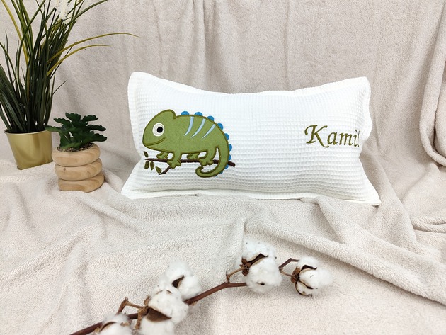 poduszki do pokoju dziecka Personalizowany prezent dla dziecka - imienna poduszka z kameleonem