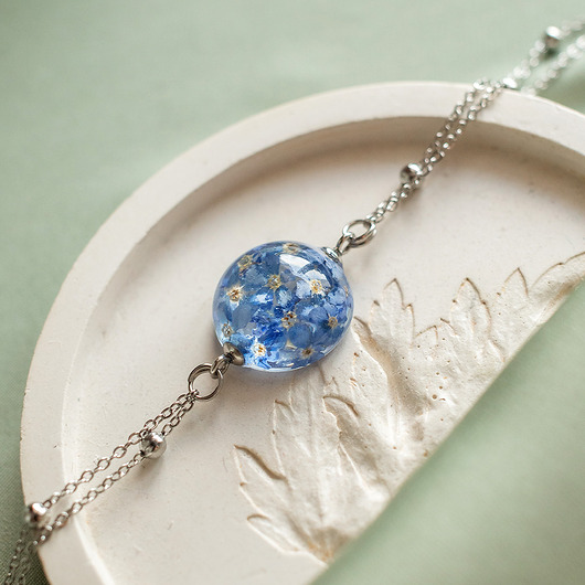 bransoletki z żywicy Bransoletka z niezapominajkami