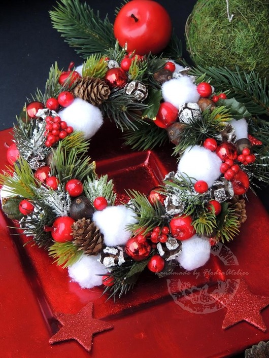 Wianek  świąteczny stroik czerwone owoce   20 cm FlodiaAtelier