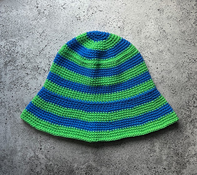 czapki damskie Bawełniany letni kapelusz w chabrowo zielone paski