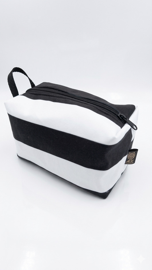 kosmetyczki Kosmetyczka kuferek pasy