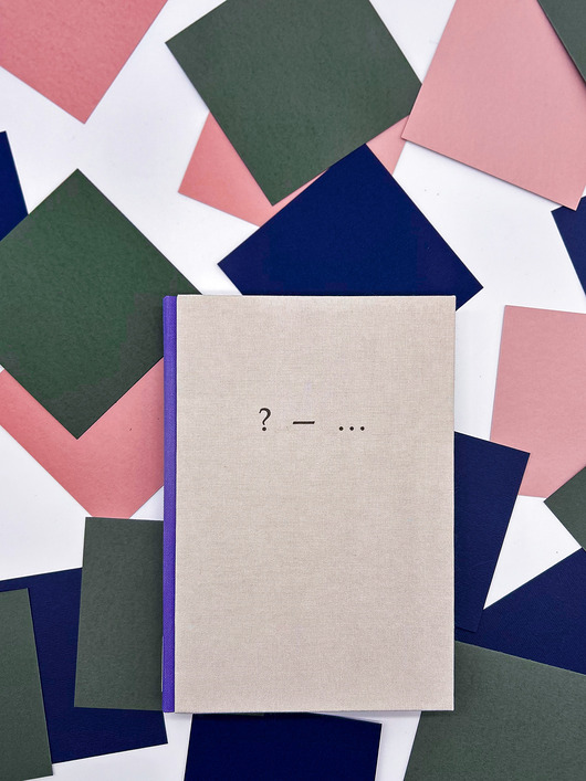 notatniki i albumy Znaki interpunkcyjne (fiolet)