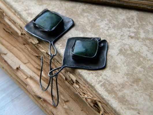 kolczyki wire wrapping romby z nefrytem