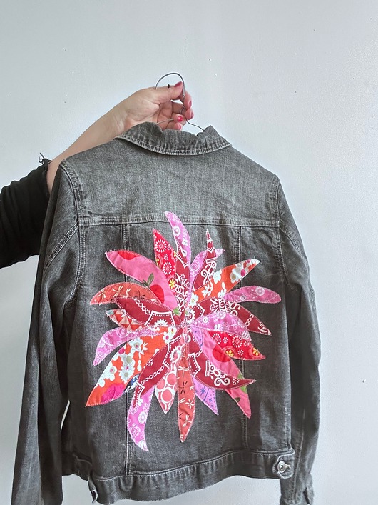 kurtki damskie Kurtka jeansowa z aplikacją Flower