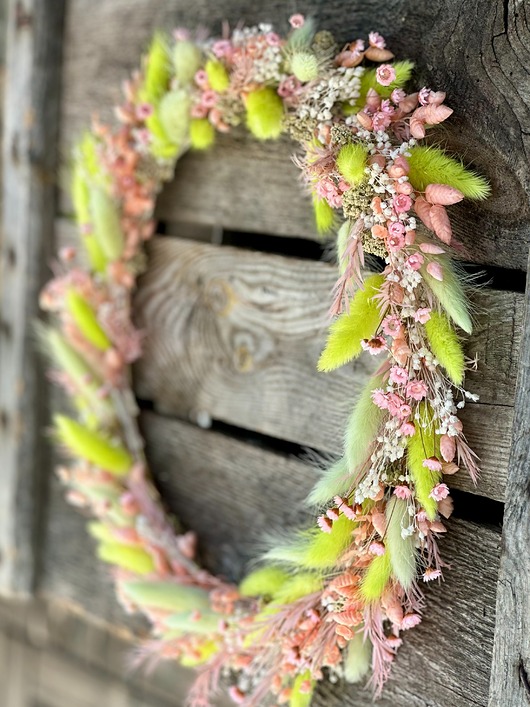 wianki Wianek z naturalnych, suszonych roślin na metalowej obręczy