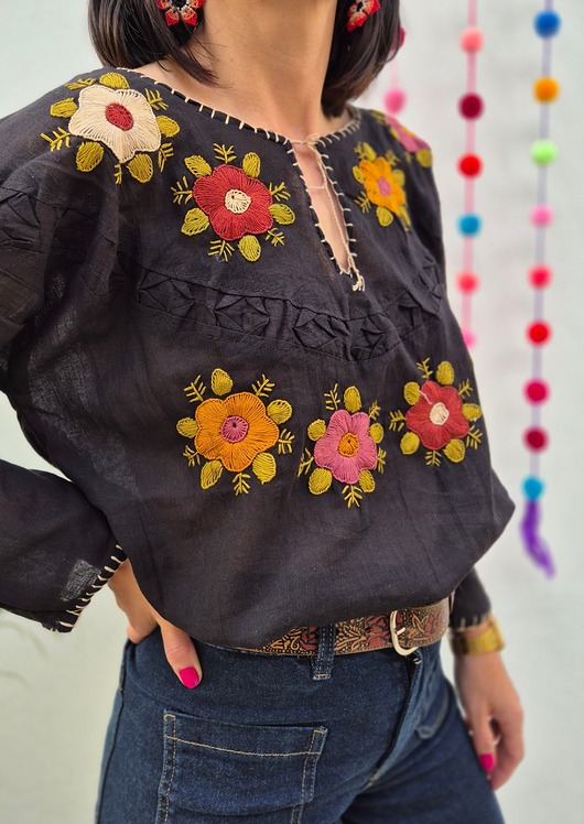 t-shirt damskie Bluzka ręcznie haftowana CAMA Czarna kwiaty ONE SIZE