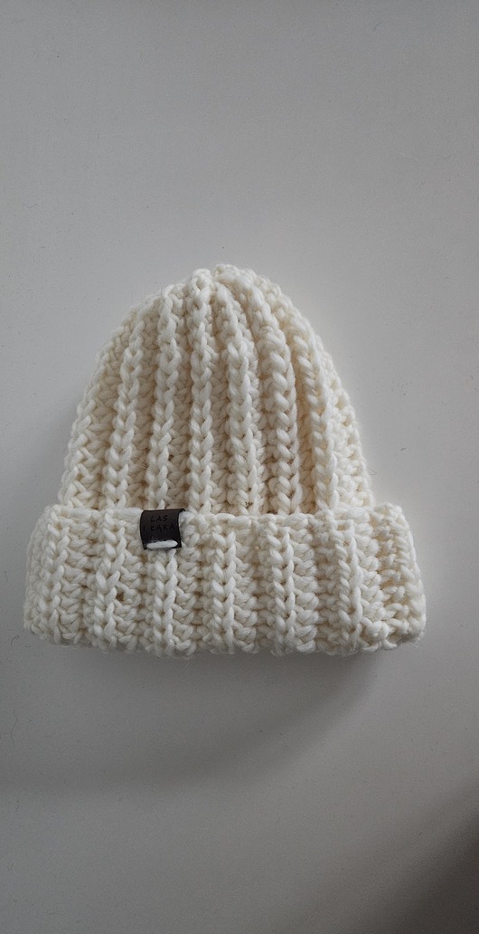 czapki damskie Czapka wełniana w kolorze ecru