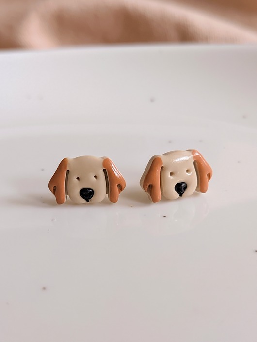 kolczyki z masy plastycznej Kolczyki biżuteria beżowy piesek, beżowe pieski, beagle cocker spaniel