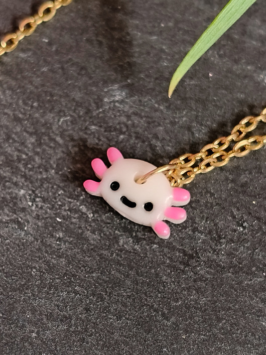 wisiory Naszyjnik z aksolotlem, kolorowa biżuteria kawaii z uroczym zwierzęciem