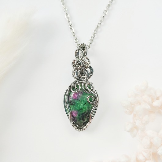 wisiory Naszyjnik Zoisyt z Rubinem stal chirurgiczna wisiorek handmade wirewrapping