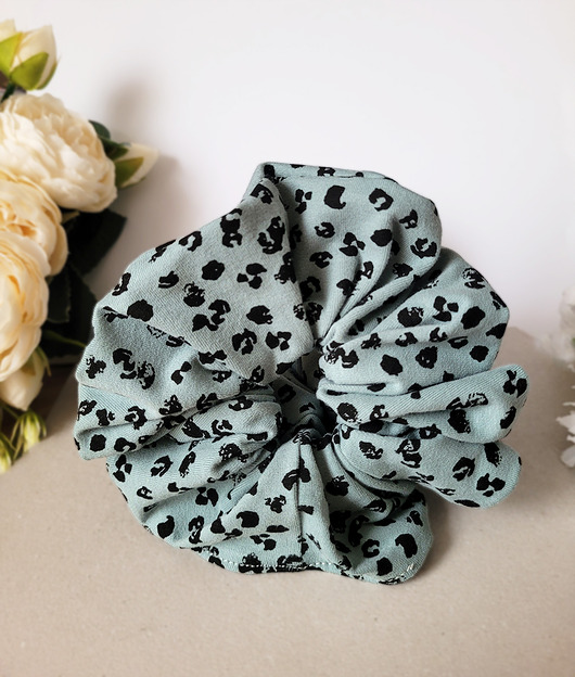 gumki do włosów Gumka Maxi Scrunchie Panterka przygaszony niebieski