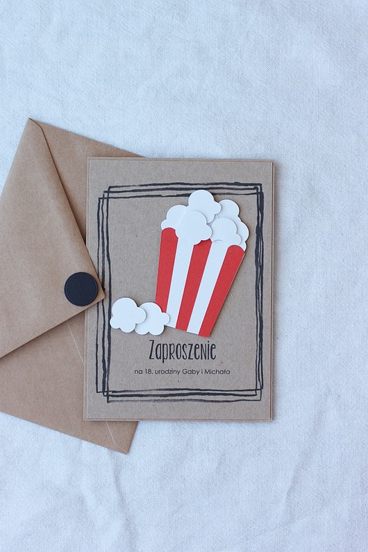 kartki scrapbooking Popcorn. Zaproszenia urodzinowe w hollywoodzkim stylu
