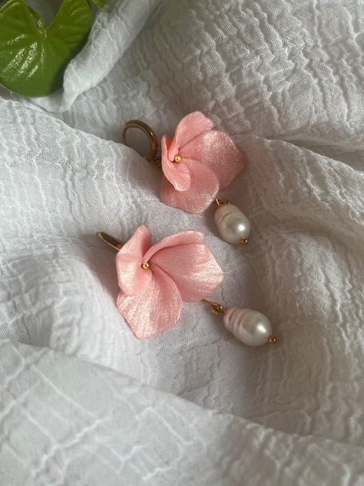 kolczyki z masy plastycznej Kolczyki z kwiatami hortensji- ręczne robienie -handmade kwiaty