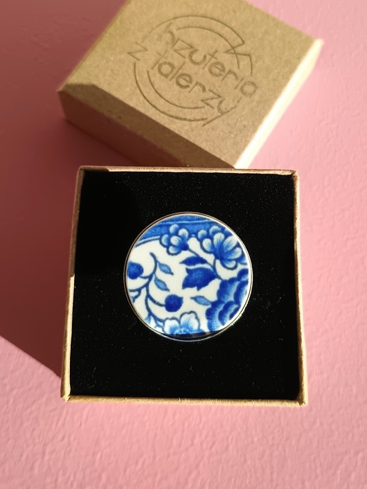 pierścionki - różne Pierścionek w kobaltowe kwiaty