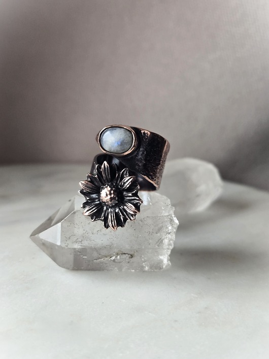 pierścionki - różne Pierścionek z kamieniem księżycowym regulowany