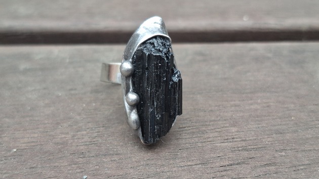 pierścionki - różne Turmalin jak węgiel - pierścionek regulowany