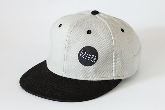 Czapka z daszkiem  snapback z dziurą i puzzlem Mowi sie