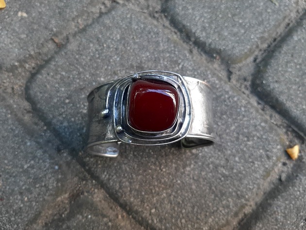 Ostatnia kropla krwi - bransoleta po drugiej stronie lustra