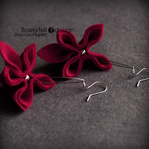 Minimalistycznie Czerwone FlowerFelt Design