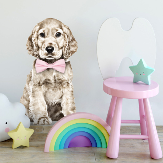 Spaniel w różowej muszce,naklejka 50cm Dekoracjan
