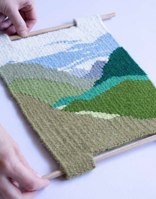 Ozdoby na ścianę Wełniany kilim z motywem górskim w odcieniach zieleni