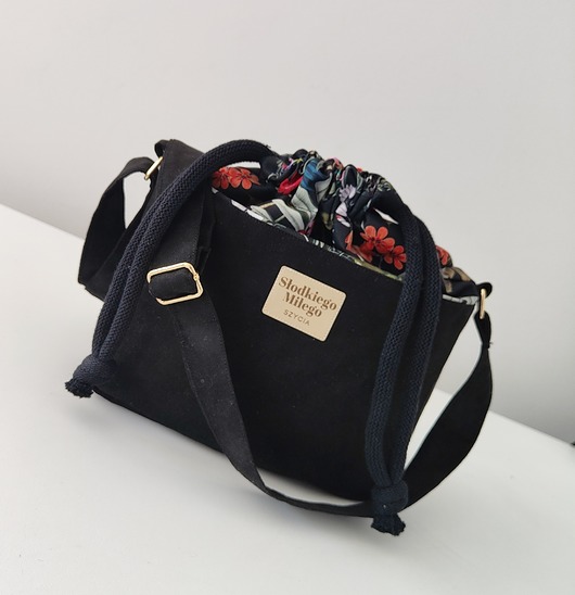 torby na ramię Torebka SOFIA Dark Blooming Garden - mała czarna torebka z kominem z nubuku