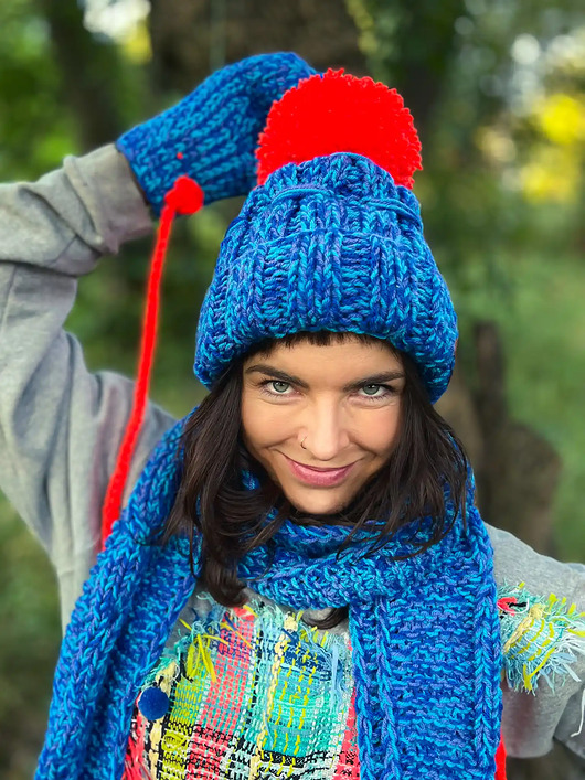 czapki damskie Czapka z wielkim pomponem MERINO 100% ,,Niebieskości" EUFORIA
