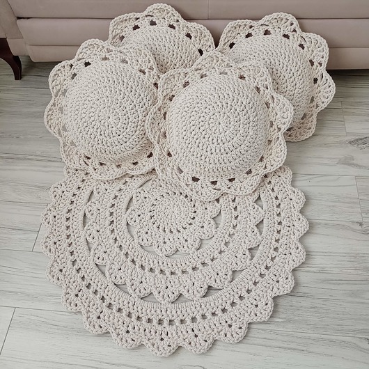 dywany Komplet - dywan 80cm i 4 poduszki 40cm