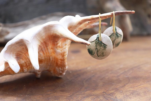 kolczyki ceramiczne Ręcznie robione ceramiczne kolczyki i naszyjnik z liściem miłorzębu