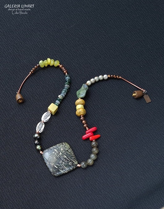 korale Naszyjnik ze specjalnie dobranych minerałów w niewykłej kolorystyce handmade