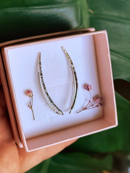 nausznice Komplet Kolczyk- nausznica Młotkowana jasna ze srebra na prawe i lewe ucho