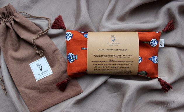Relaksacyjna  jedwabna poduszka na oczy upcycling VENUSS concept store