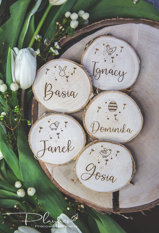 ozdoby wielkanocne Winietki plastry drewna z imieniem