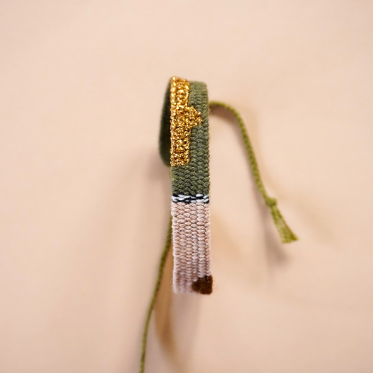 bransoletki na sznurku Tkana bransoletka z nici dla miłośników lasu i kolorów ziemi