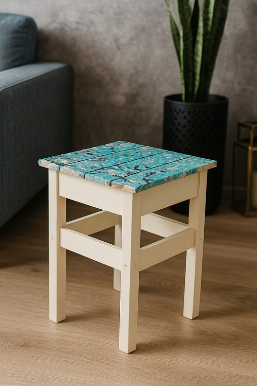stołki Własnoręcznie malowany handmade taboret w pastelowych kolorach art deco
