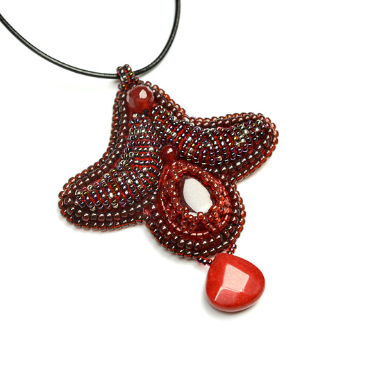 wisiory Sharadasya, wisior z jadeitem i karneolem, beading