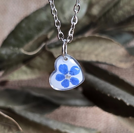 wisiory Zawieszka z niezapominajką wisiorek niezapominajka serce